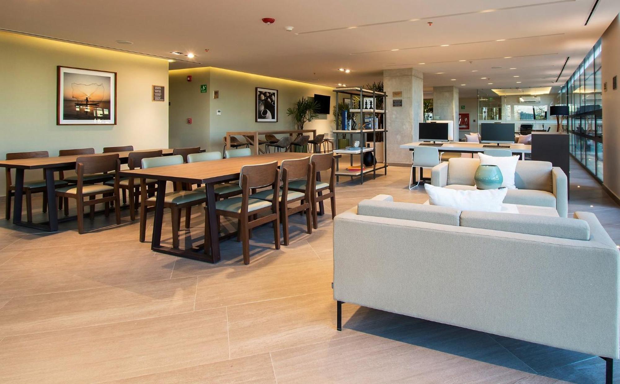 Staybridge Suites - Guadalajara Novena By Ihg Εξωτερικό φωτογραφία