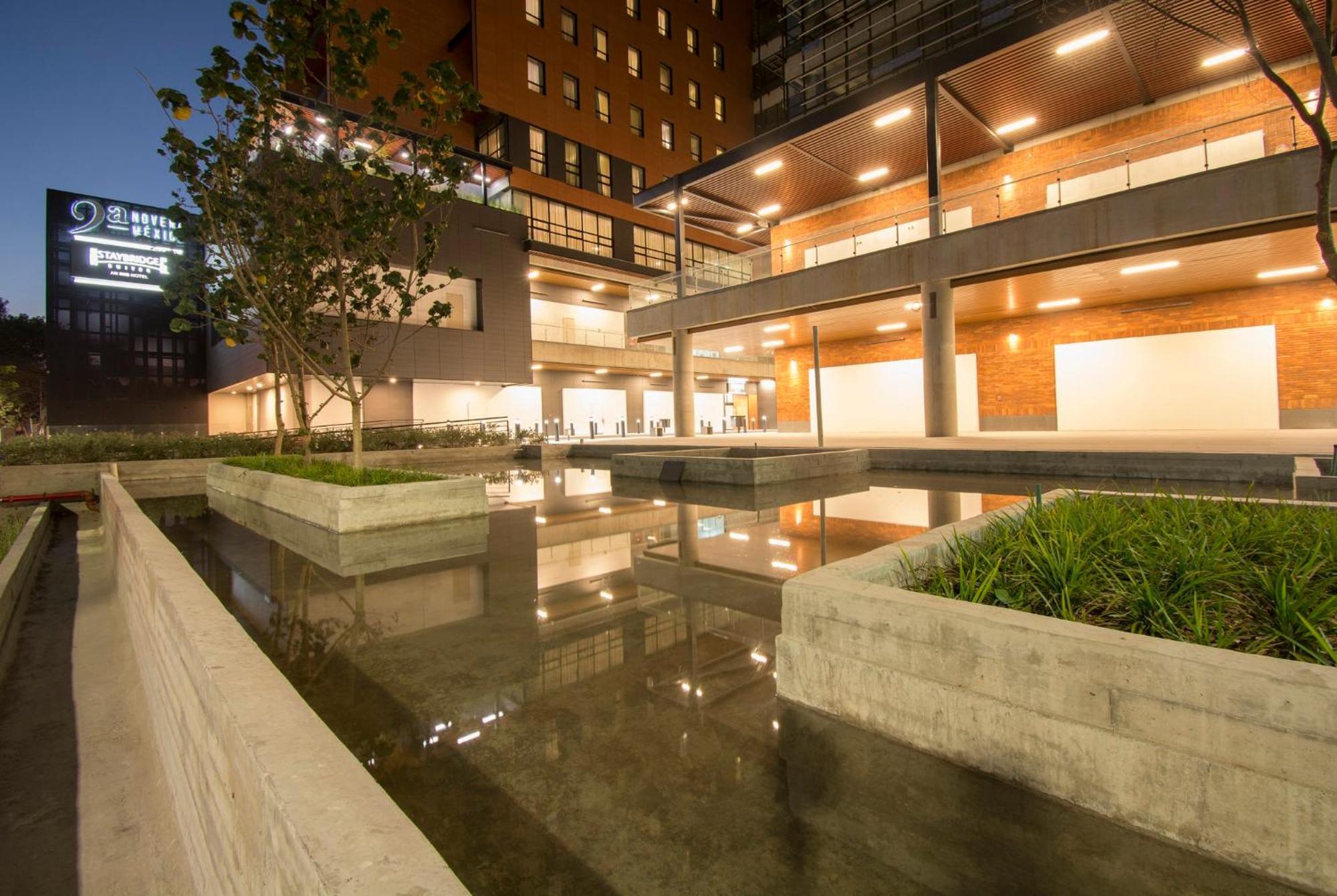 Staybridge Suites - Guadalajara Novena By Ihg Εξωτερικό φωτογραφία