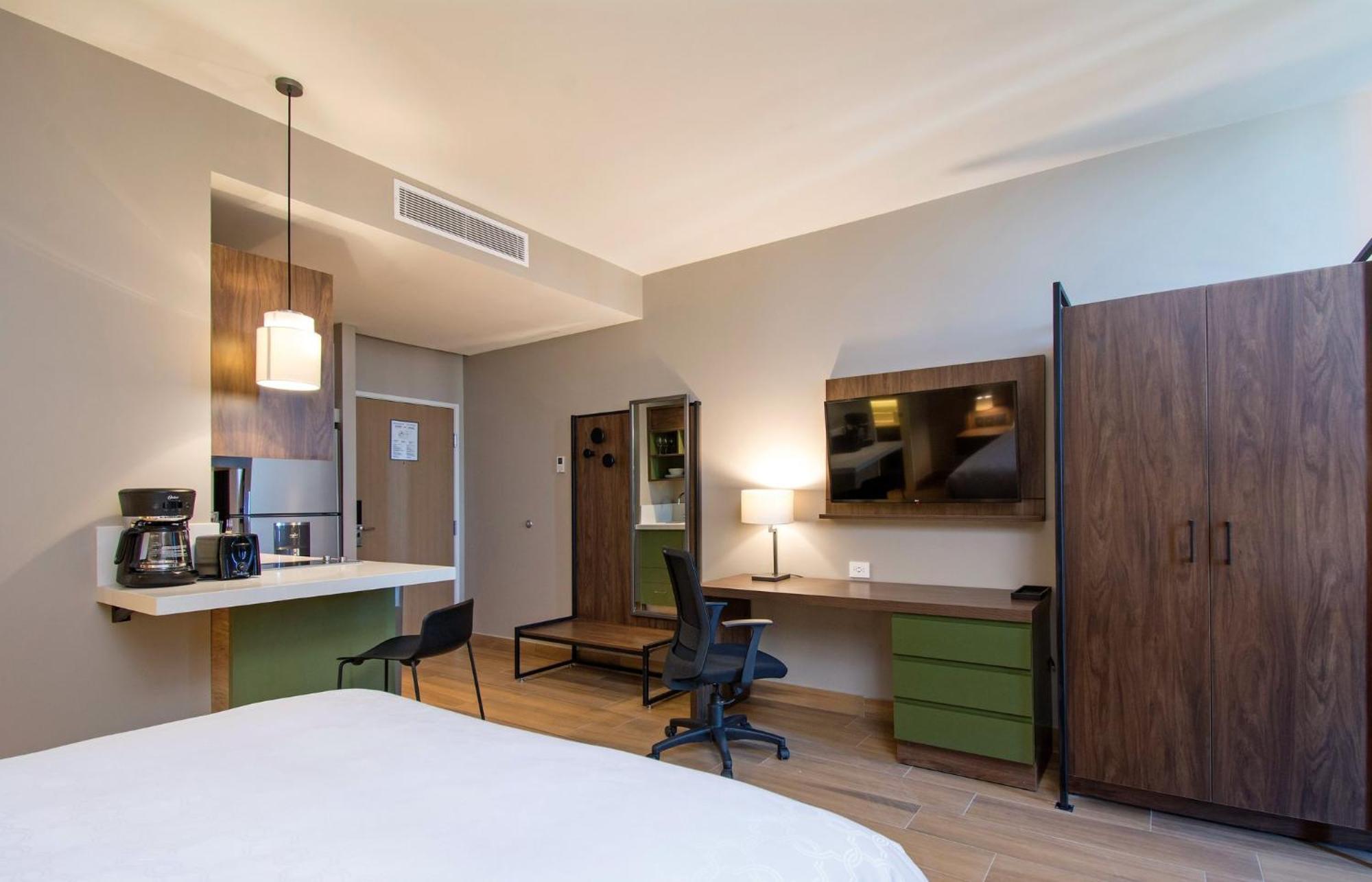 Staybridge Suites - Guadalajara Novena By Ihg Εξωτερικό φωτογραφία
