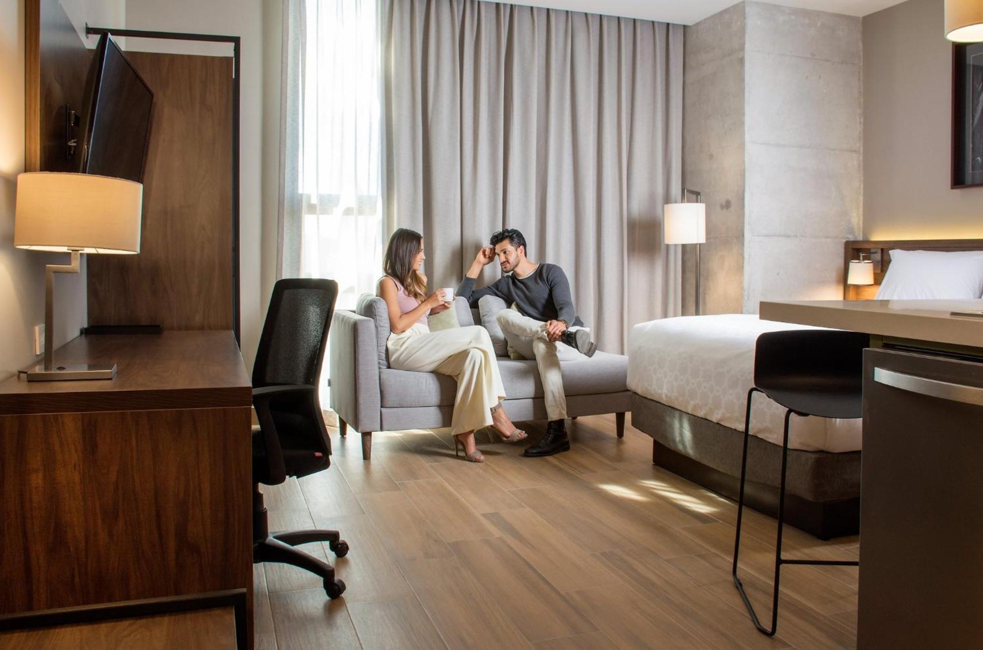 Staybridge Suites - Guadalajara Novena By Ihg Εξωτερικό φωτογραφία