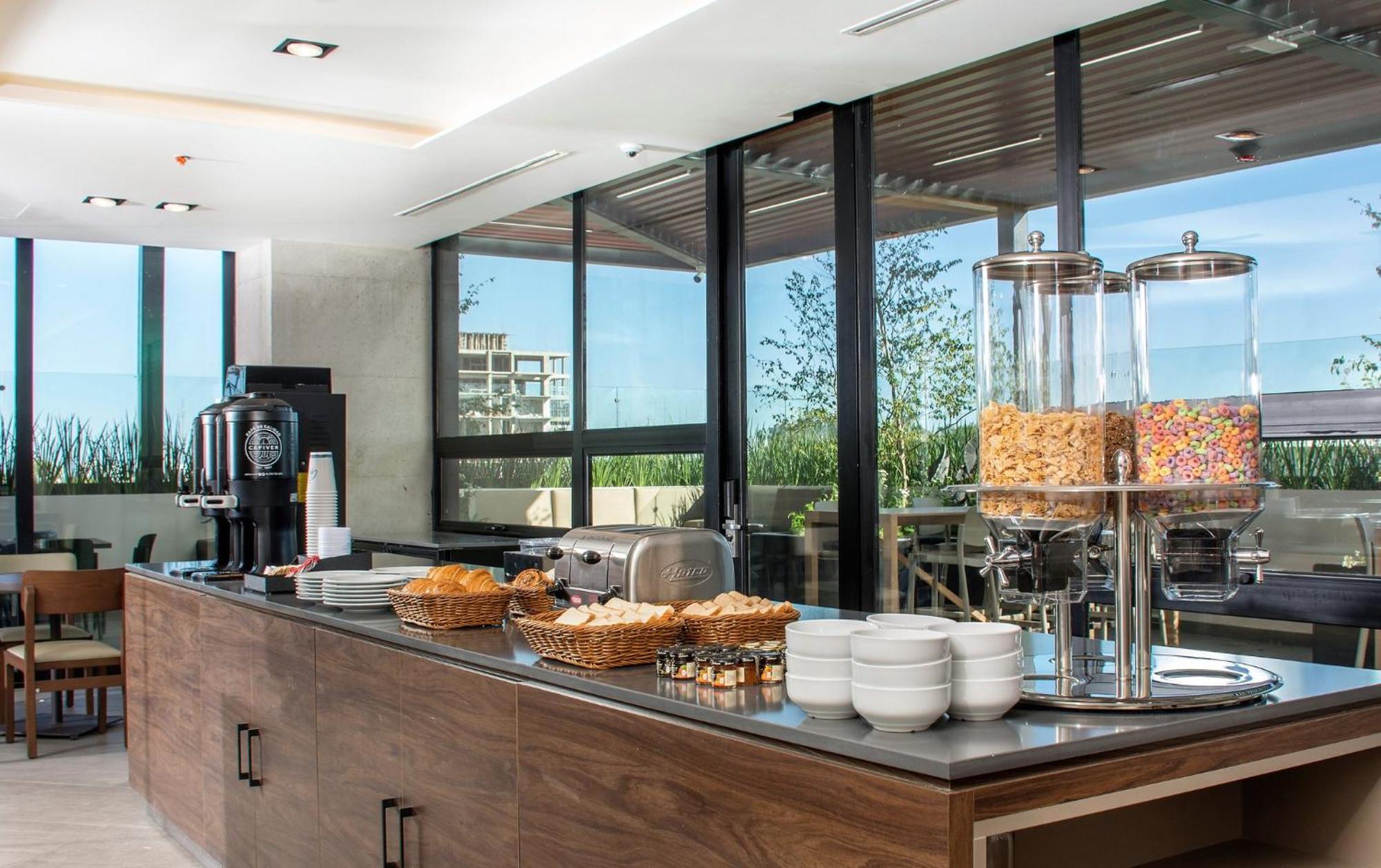 Staybridge Suites - Guadalajara Novena By Ihg Εξωτερικό φωτογραφία