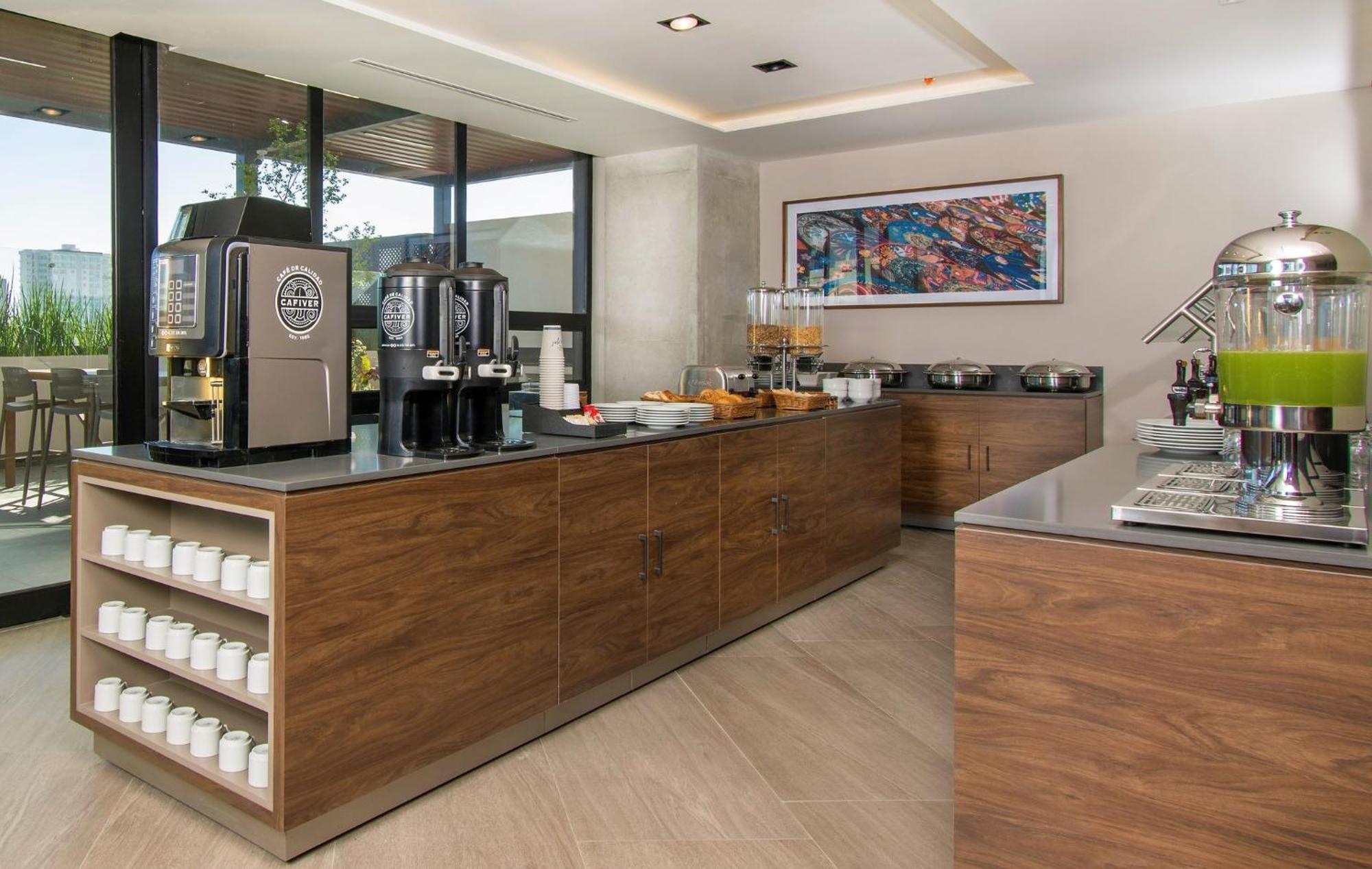 Staybridge Suites - Guadalajara Novena By Ihg Εξωτερικό φωτογραφία